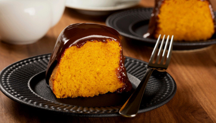 Bolo de cenoura com cobertura de chocolate