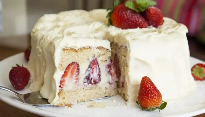  bolo de morango com chantilly