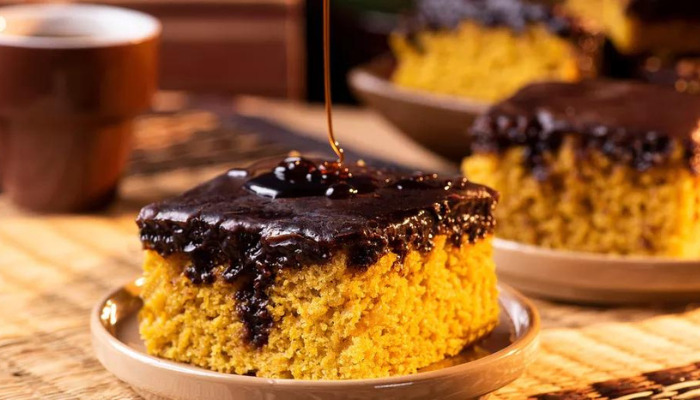 Bolo de Cenoura com Cobertura de Chocolate