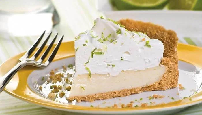 Saborosa Torta de Limão com Merengue Caseiro